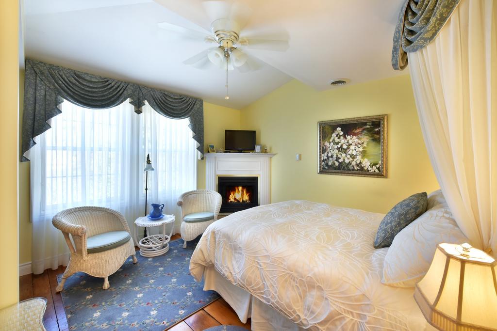 Brockamour Manor Bed And Breakfast Niagara-on-the-Lake Exteriér fotografie