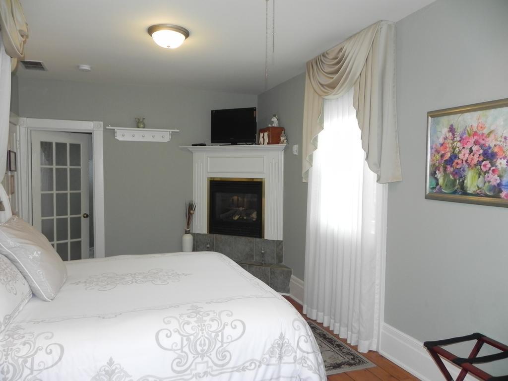 Brockamour Manor Bed And Breakfast Niagara-on-the-Lake Exteriér fotografie