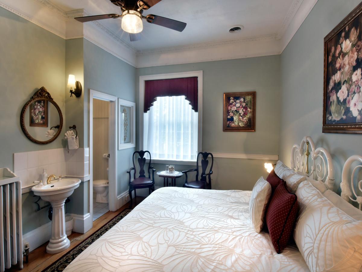 Brockamour Manor Bed And Breakfast Niagara-on-the-Lake Exteriér fotografie